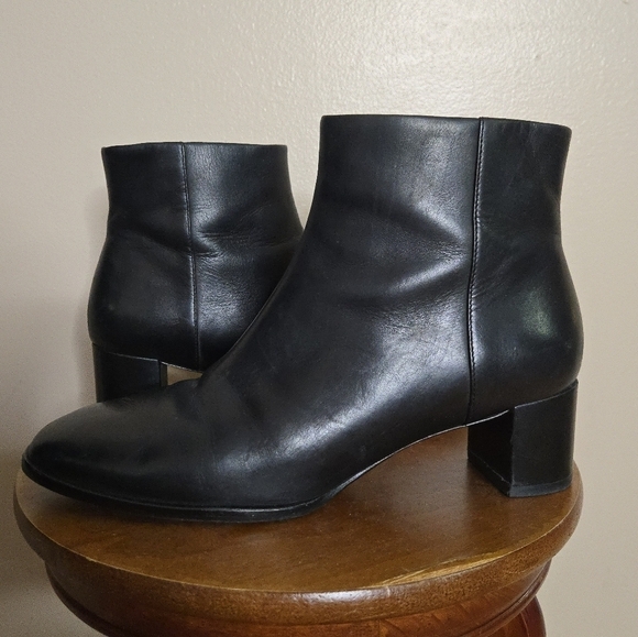 Via Spiga Vail Black Leather Ankle Bootie - Picture 1 of 8